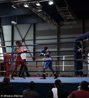 Wettkampf im Boxring